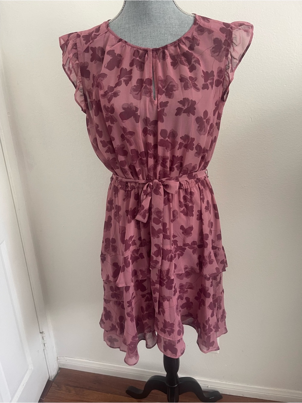 Simply Vera Vera Wang Mauve Floral Sleeveless Belted Dress. Size Large